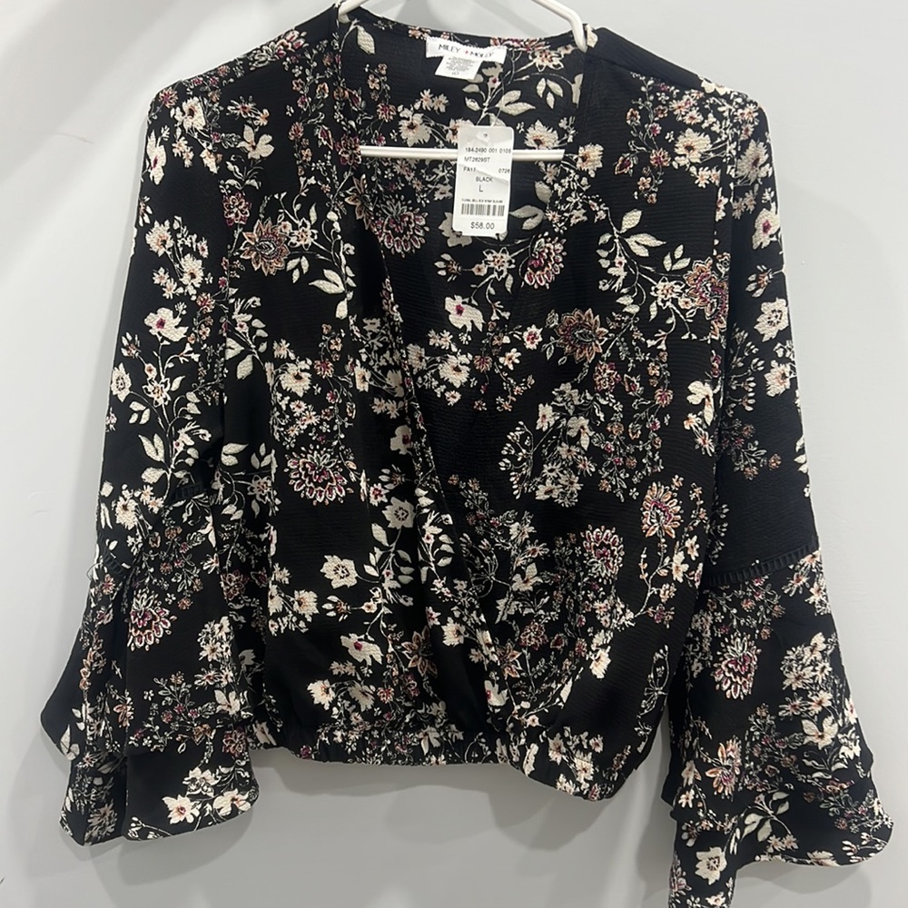 🎉 3 for $25 - NWT Miley + Molly boho black & floral crossover top Size L